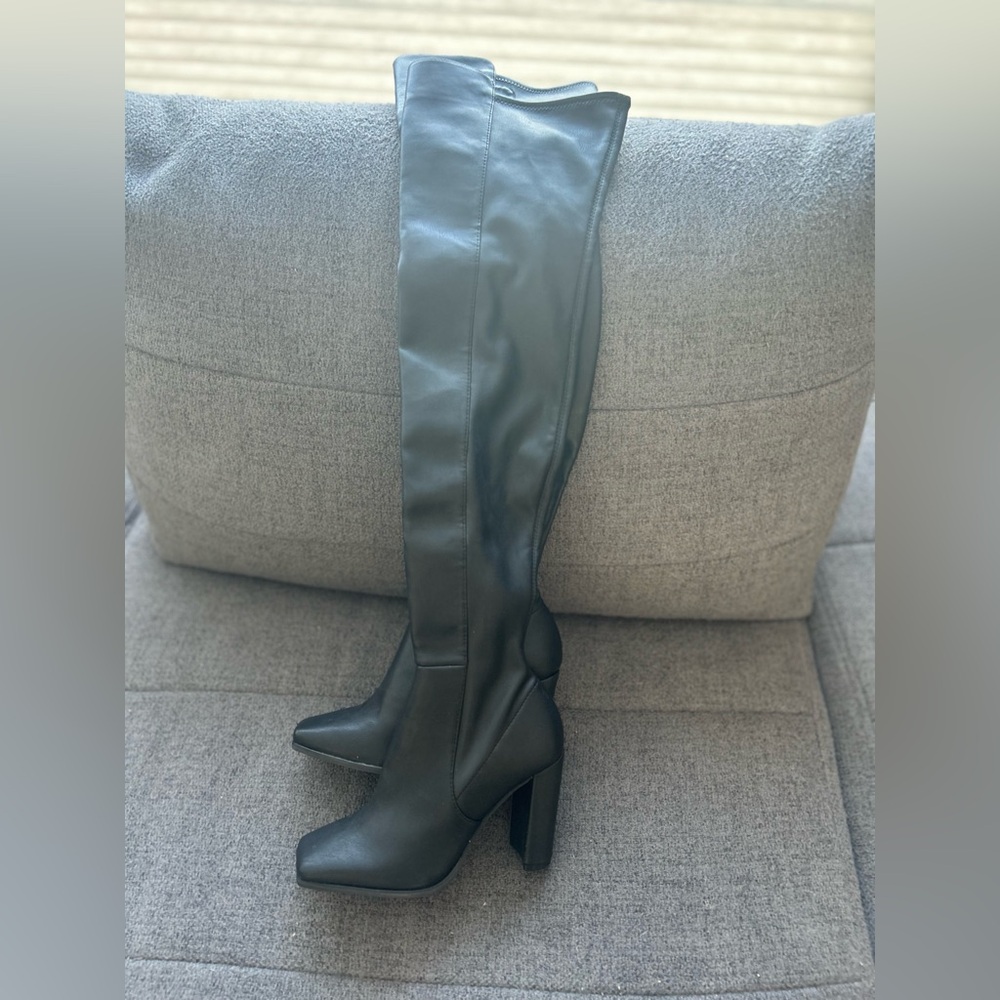 Never wears- Aldo Mingeon Leather Knee-High Boots – Classic & Chic